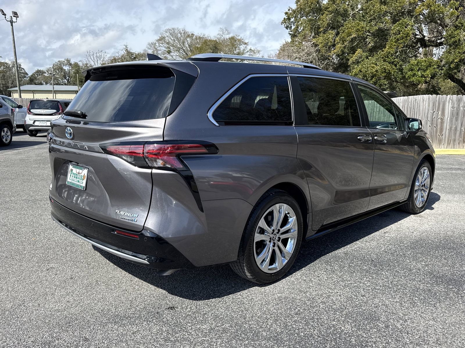 Used 2023 Toyota Sienna Platinum image 5
