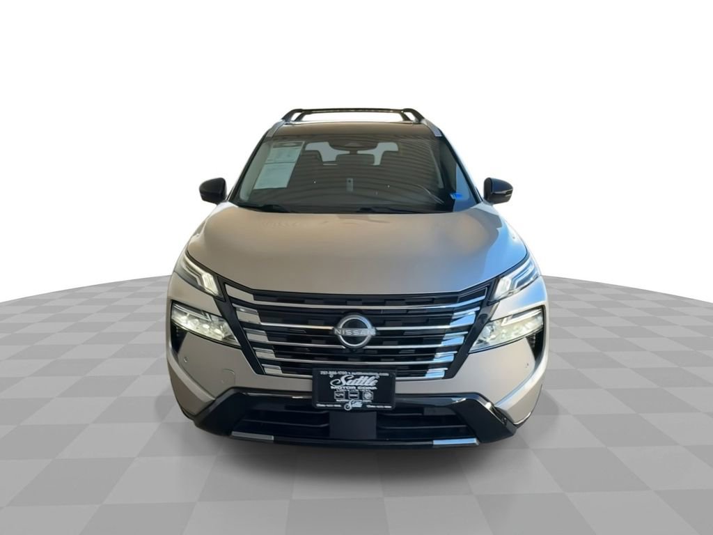 Used 2025 Nissan Rogue Platinum w/ Platinum Premium Package image 3