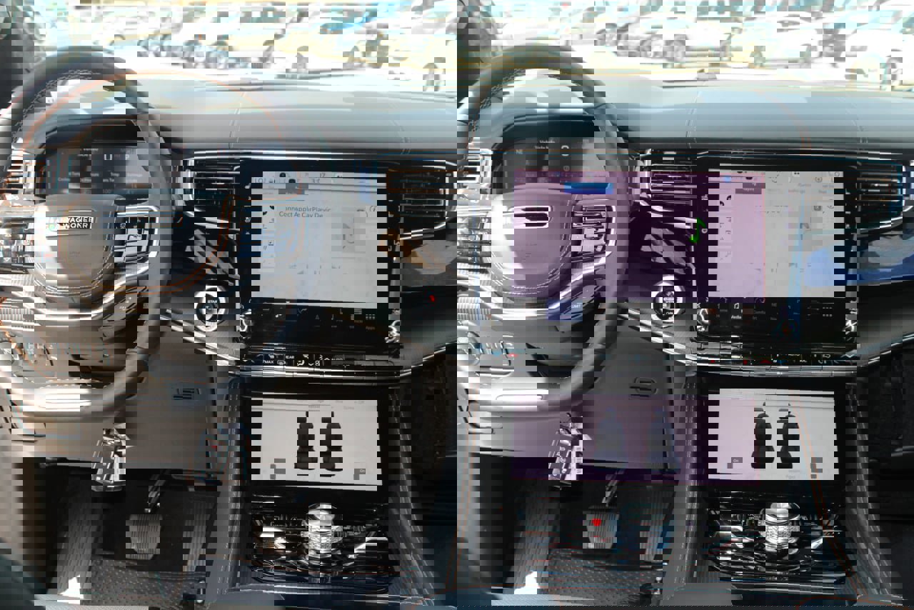 New 2025 Jeep Grand Wagoneer Series III w/ Rear Seat Video Group 1 image 15