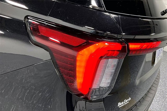 Used 2025 Ford Explorer ST-Line w/ ST-Line Street Pack image 23