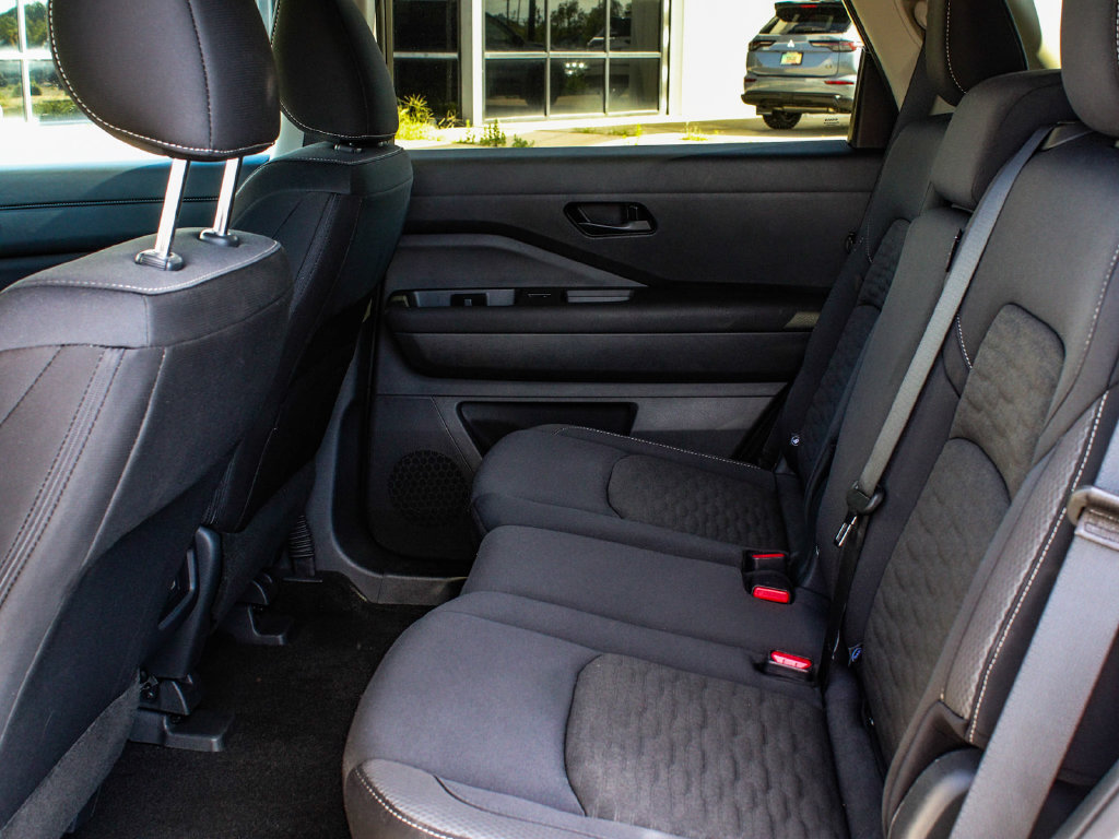 Used 2025 Nissan Pathfinder S AWD/4WD image 33