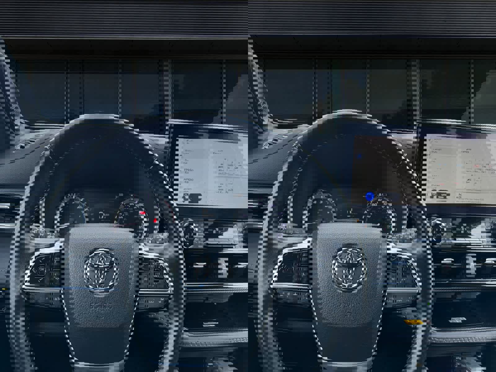 Used 2024 Toyota Highlander XSE image 4