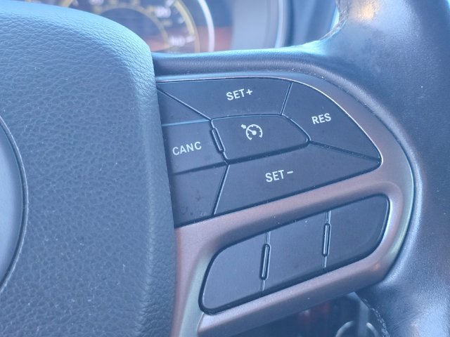 Used 2020 Jeep Cherokee Latitude w/ Cold Weather Group FWD image 21