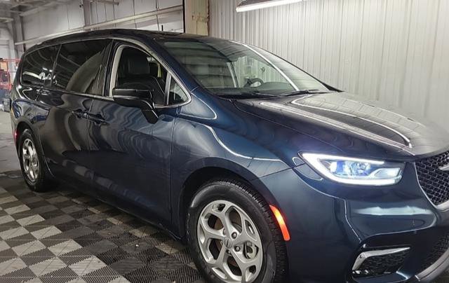 Used 2024 Chrysler Pacifica Limited FWD image 1