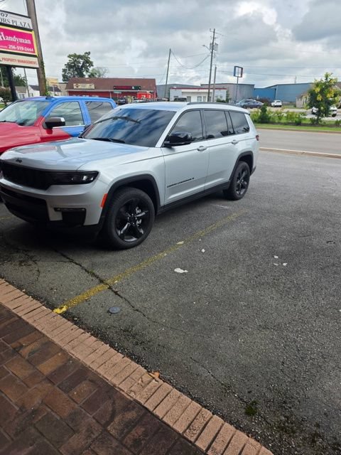Used 2025 Jeep Grand Cherokee L Limited w/ Black Appearance Package RWD image 1