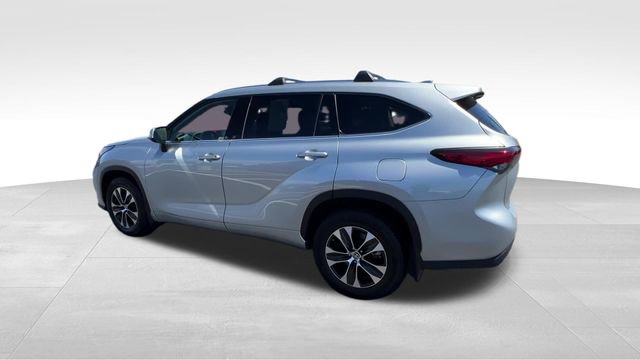 Used 2021 Toyota Highlander XLE AWD/4WD image 10