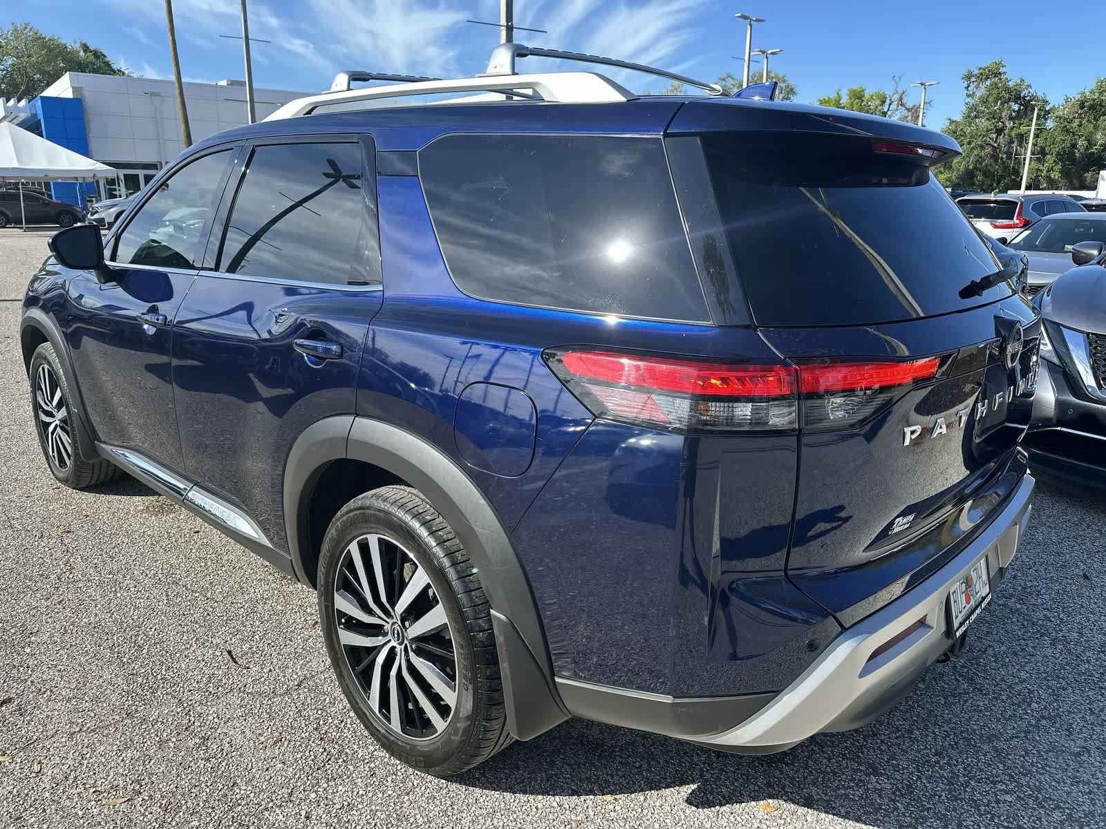 Used 2023 Nissan Pathfinder Platinum image 6