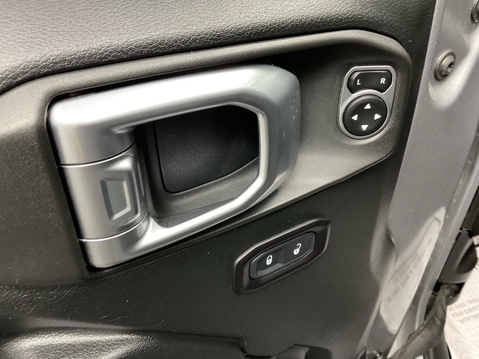 Used 2018 Jeep Wrangler Unlimited Sport S AWD/4WD image 10