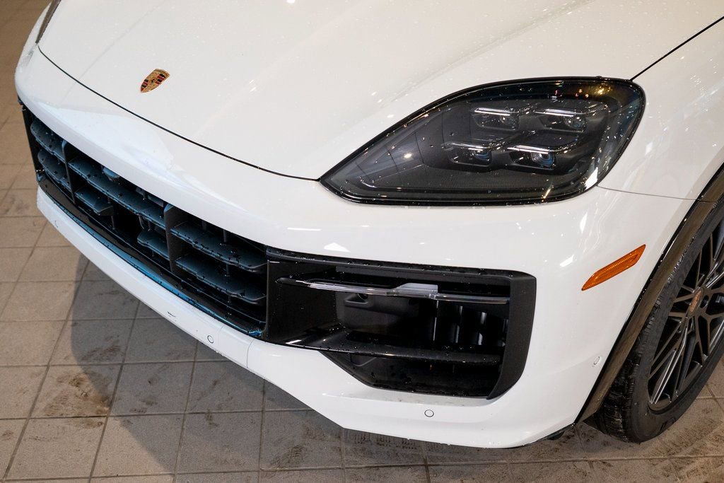 New 2026 Porsche Cayenne GTS image 16