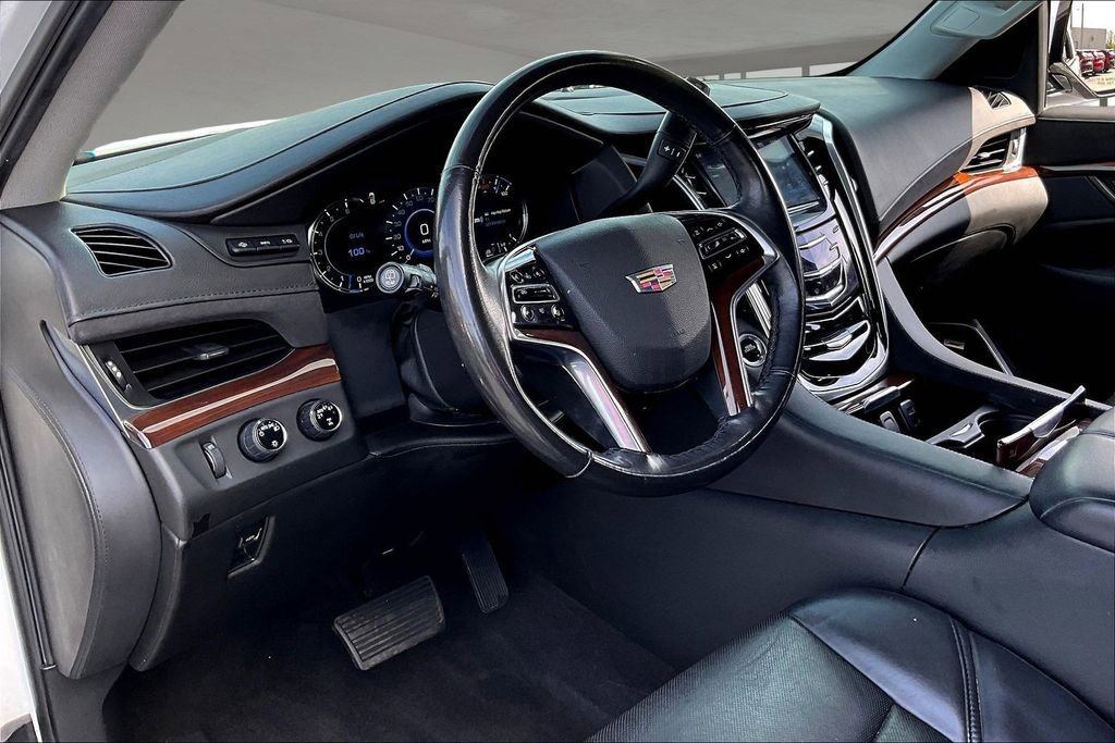 Used 2020 Cadillac Escalade ESV Premium Luxury image 14