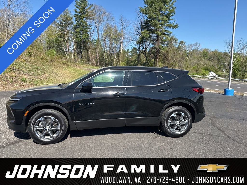 Used 2025 Chevrolet Blazer LT AWD/4WD image 3