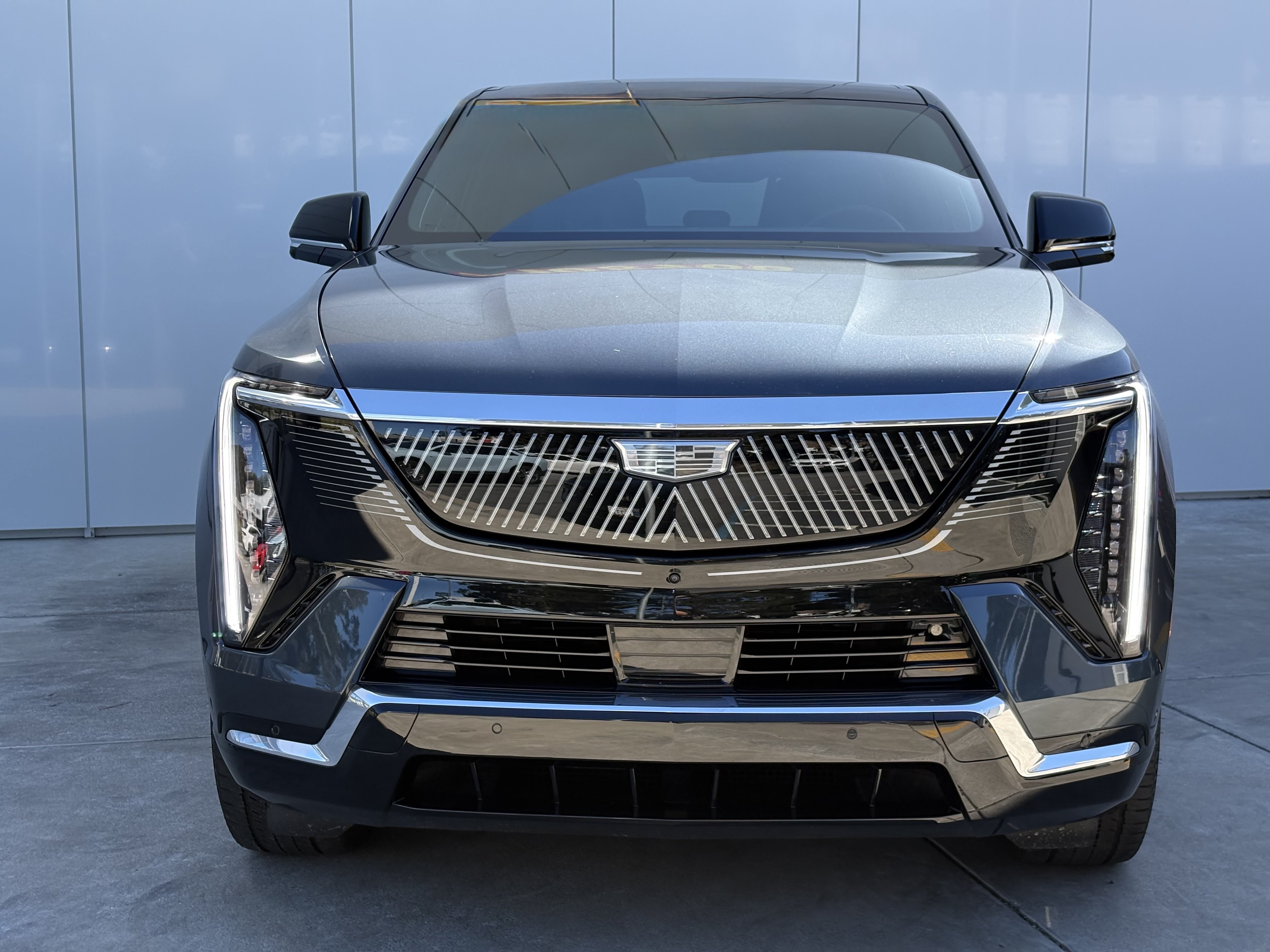 Certified 2025 Cadillac Escalade IQ Luxury 2 w/ LPO, Premium Carpet Package AWD/4WD image 3