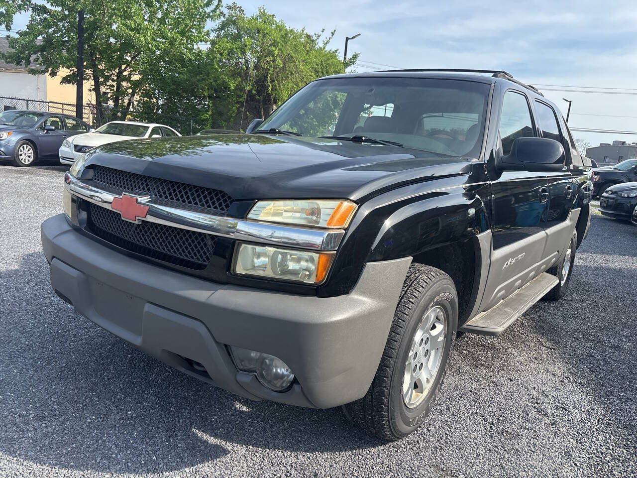 Used 2002 Chevrolet Avalanche 4x4 w/ Off-Road Suspension Pkg image 1
