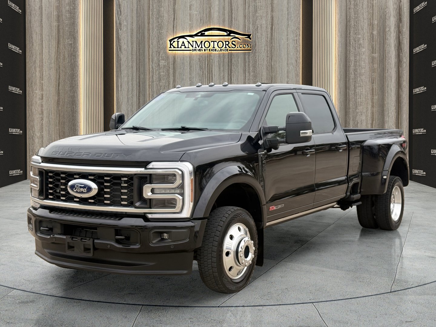 Used 2025 Ford F450 Platinum w/ FX4 Off-Road Package AWD/4WD image 3