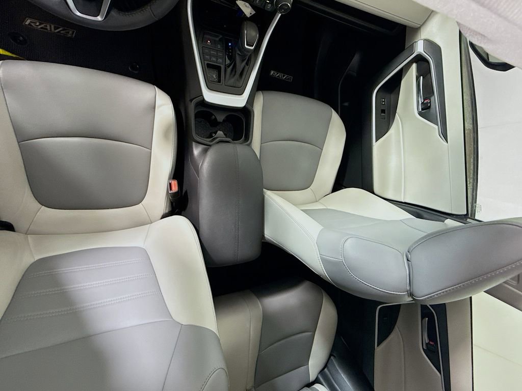 Used 2021 Toyota RAV4 XLE Premium image 21