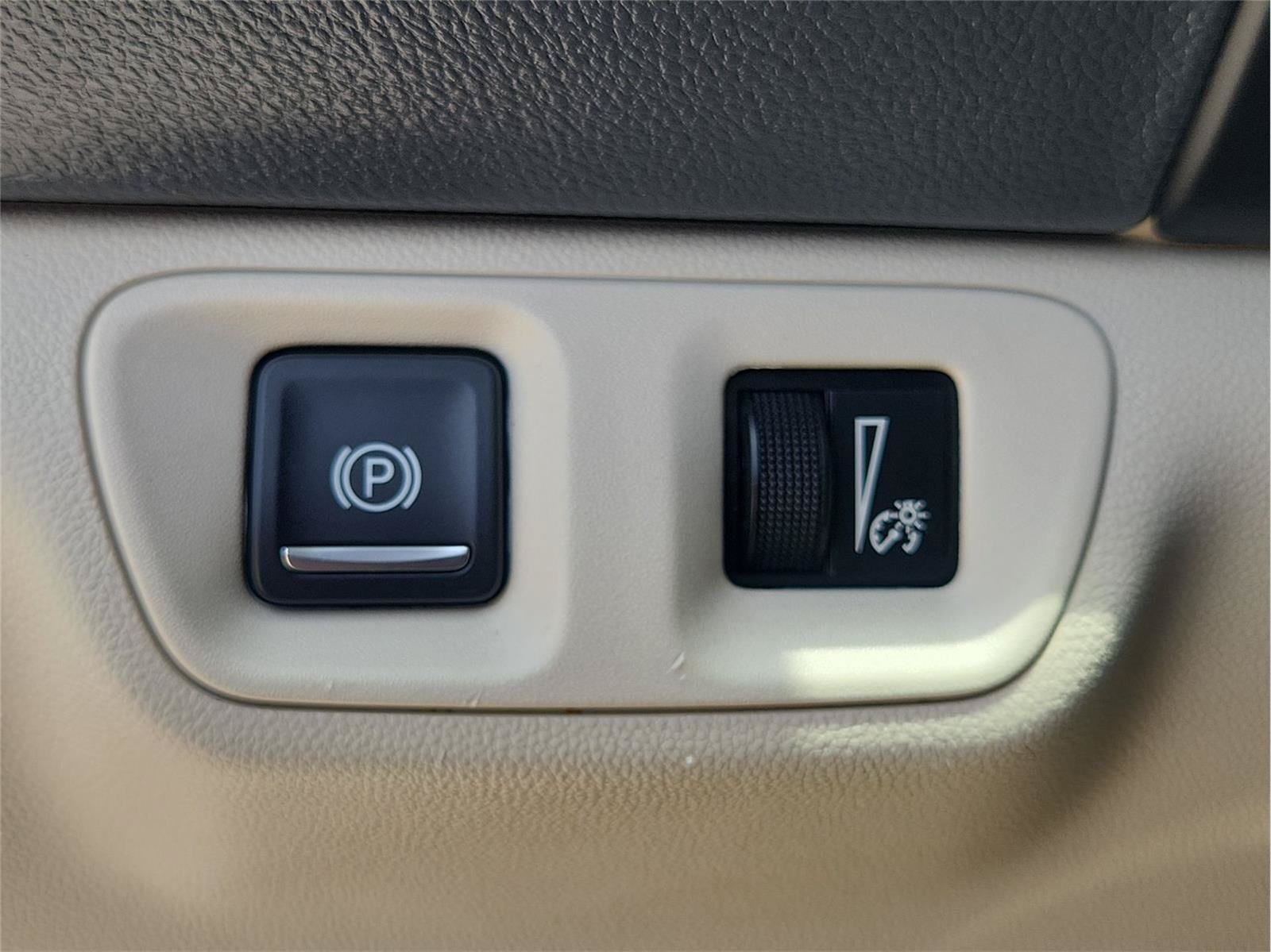 Used 2020 GMC Acadia Denali w/ Trailering Package FWD image 18