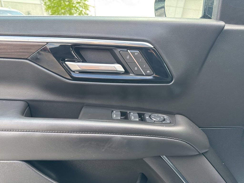 Used 2025 Chevrolet Tahoe Z71 AWD/4WD image 11