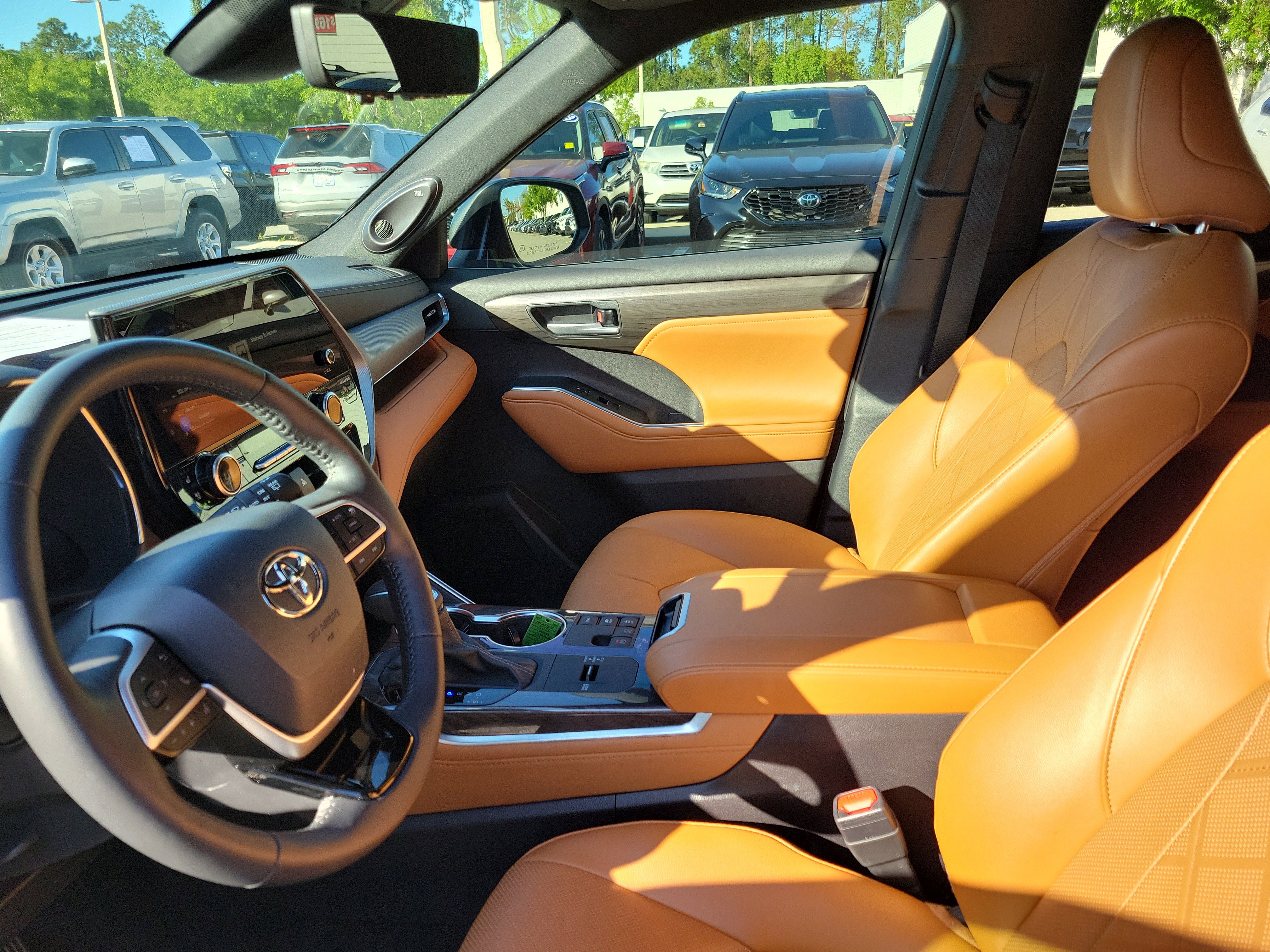 Certified 2025 Toyota Highlander Platinum image 23