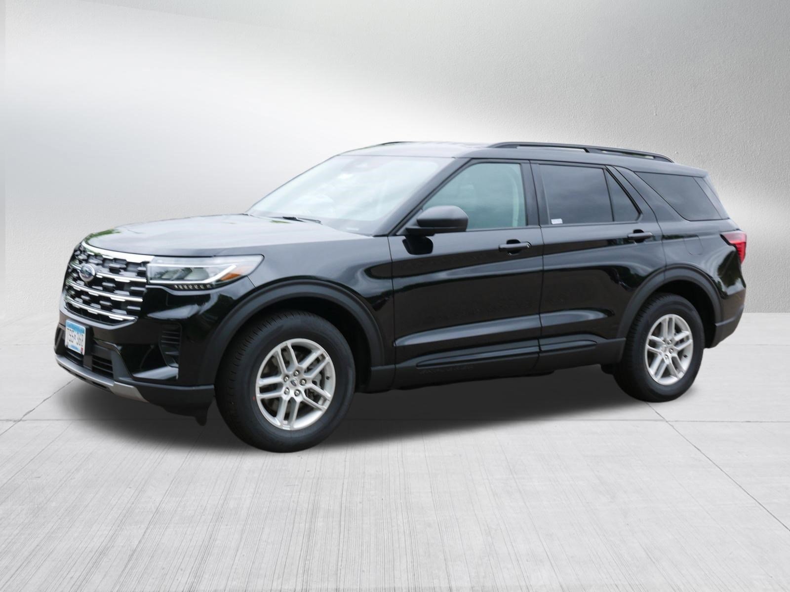 Used 2026 Ford Explorer Active AWD/4WD image 3