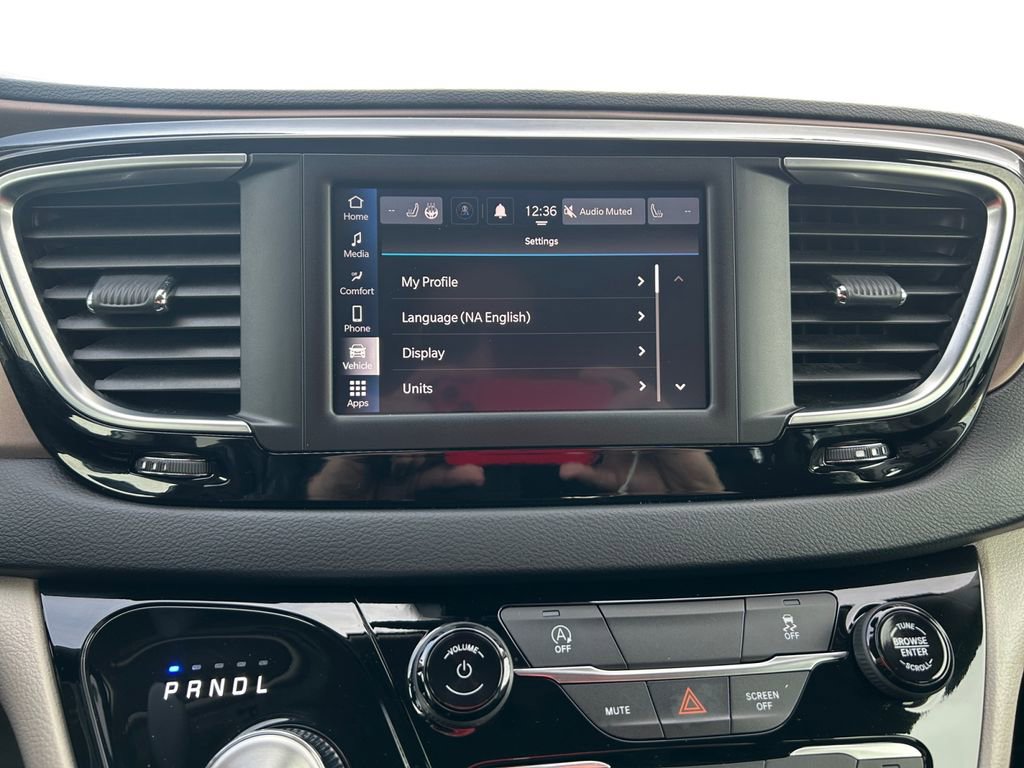 Used 2023 Chrysler Voyager LX image 24