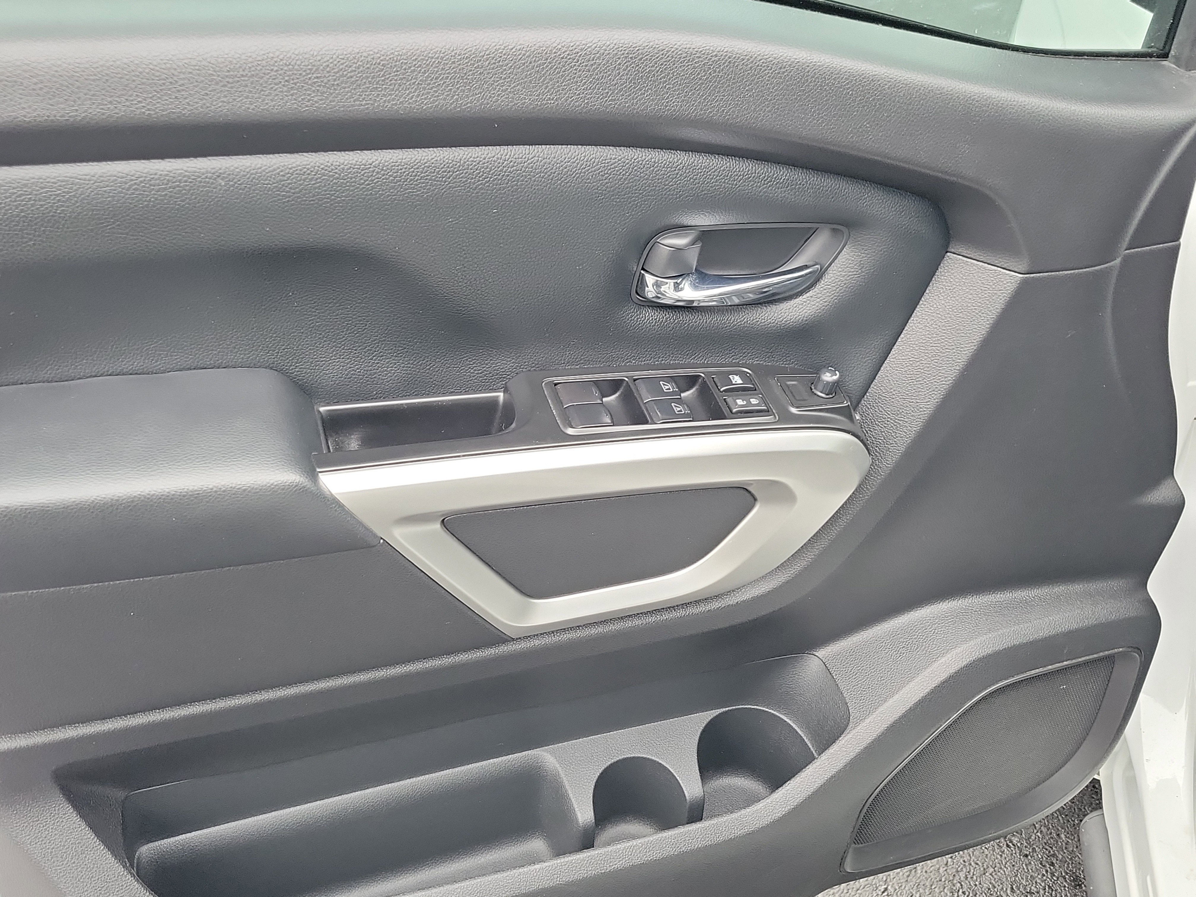 Used 2023 Nissan Titan SV w/ Accessory Utility Package image 21