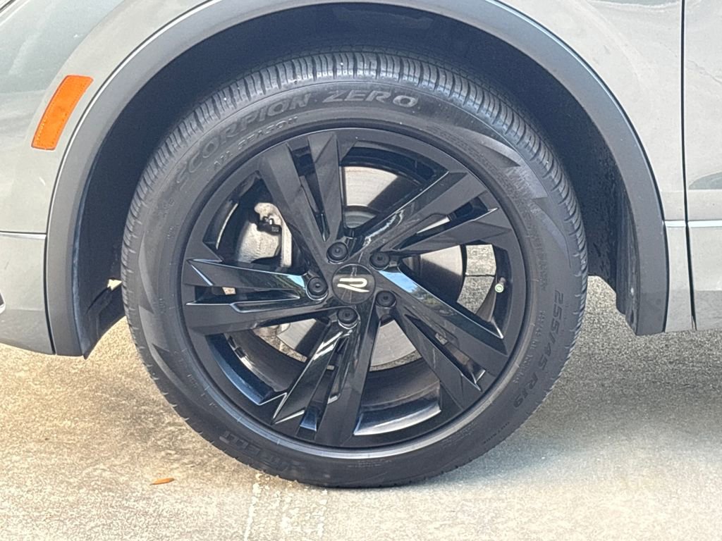 Used 2023 Volkswagen Tiguan SE R-Line image 11