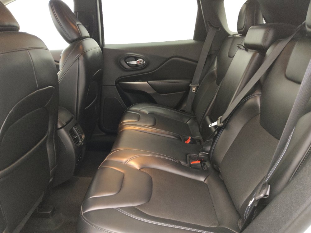 Used 2020 Jeep Cherokee Latitude Plus image 18