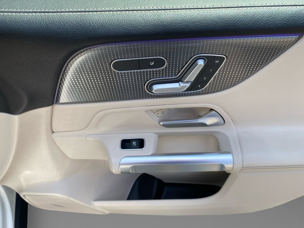 Used 2021 Mercedes-Benz GLB 250 4MATIC image 11