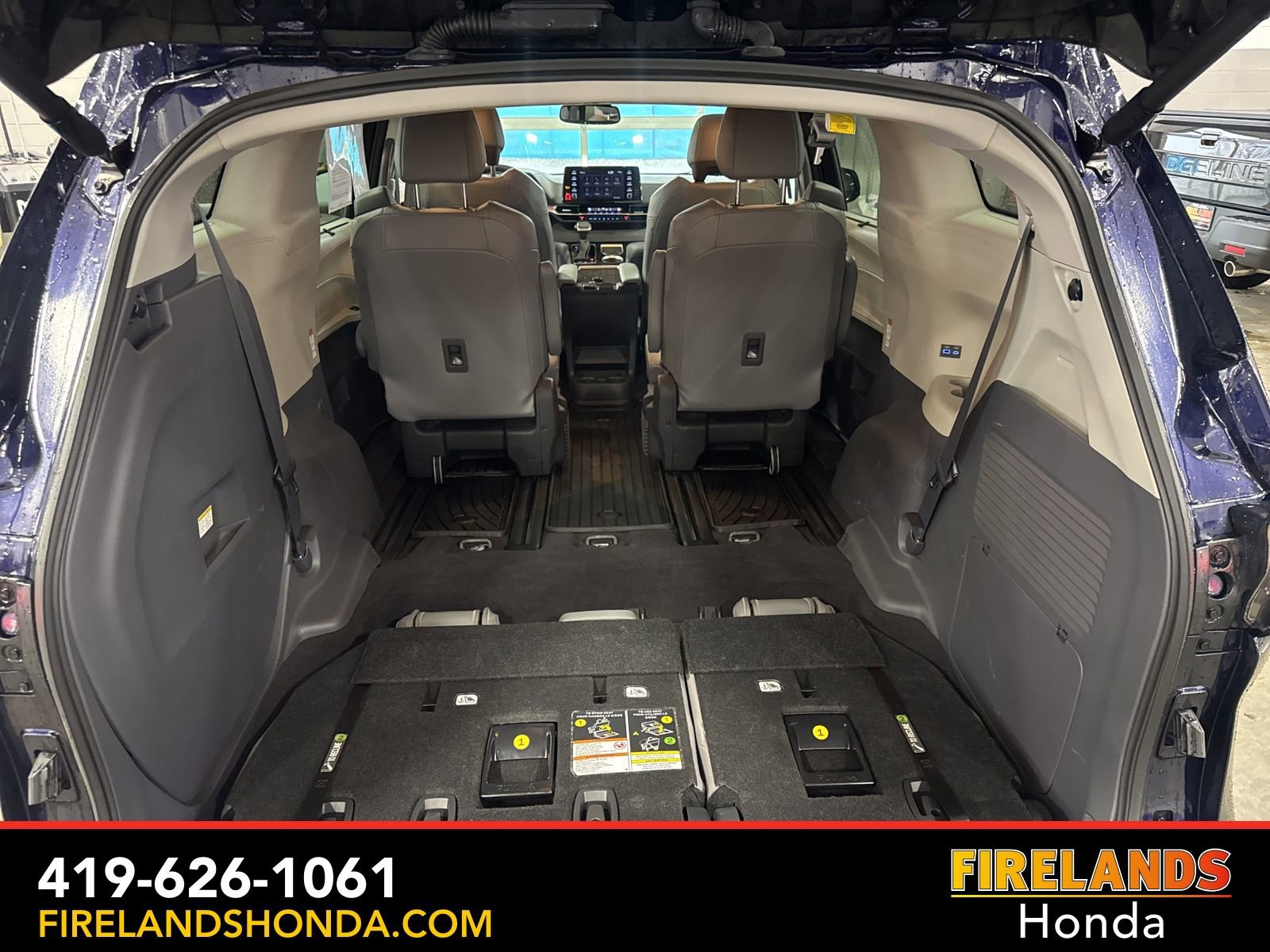 Used 2024 Toyota Sienna XLE AWD/4WD image 37