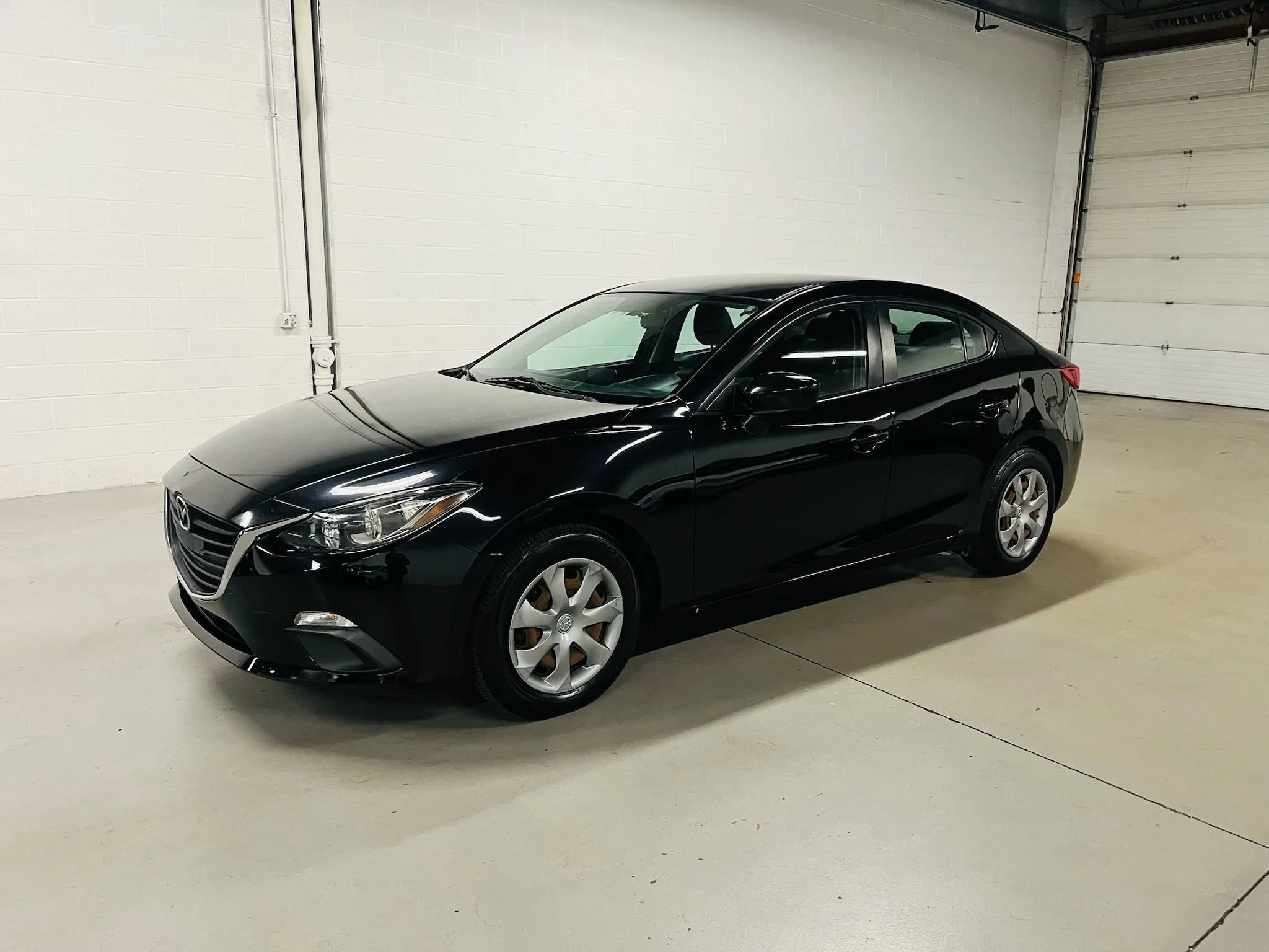Used 2015 MAZDA MAZDA3 i Sport image 2