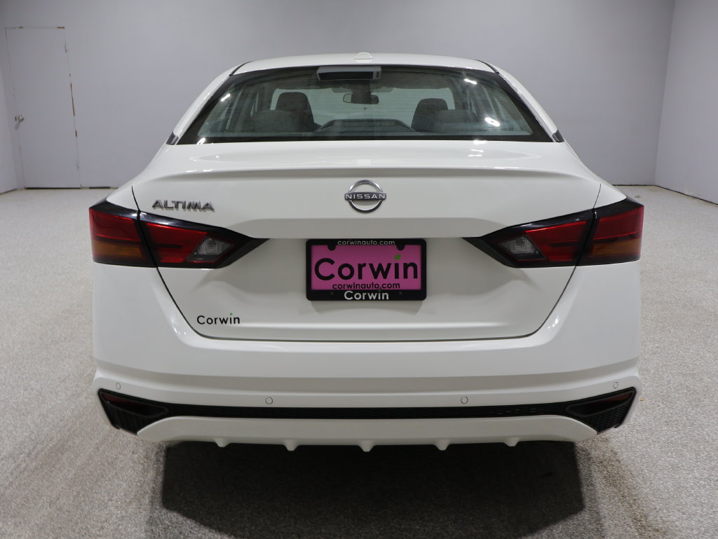 Used 2025 Nissan Altima 2.5 SV FWD image 3