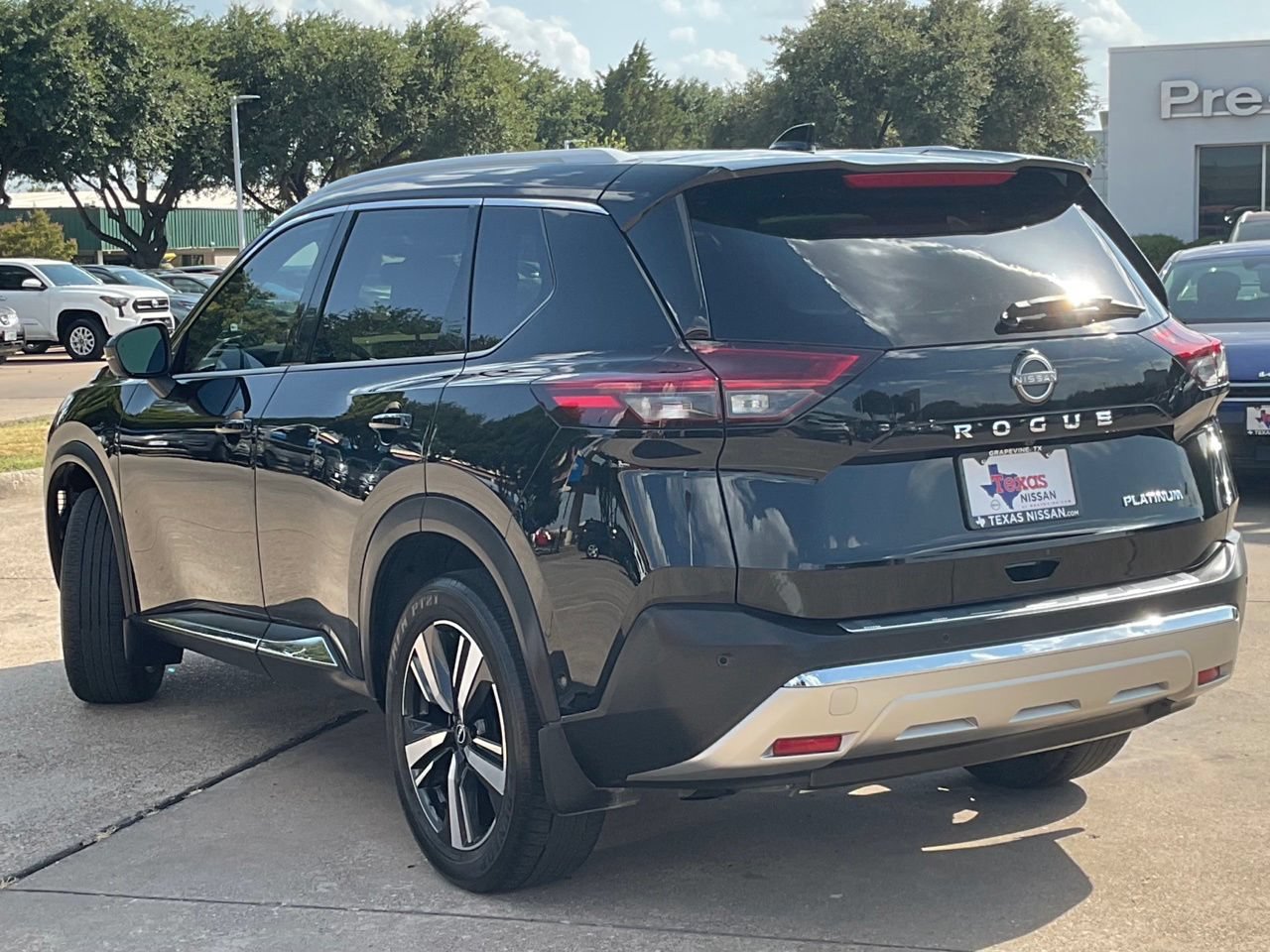 Used 2023 Nissan Rogue Platinum w/ Platinum Premium Package FWD image 6