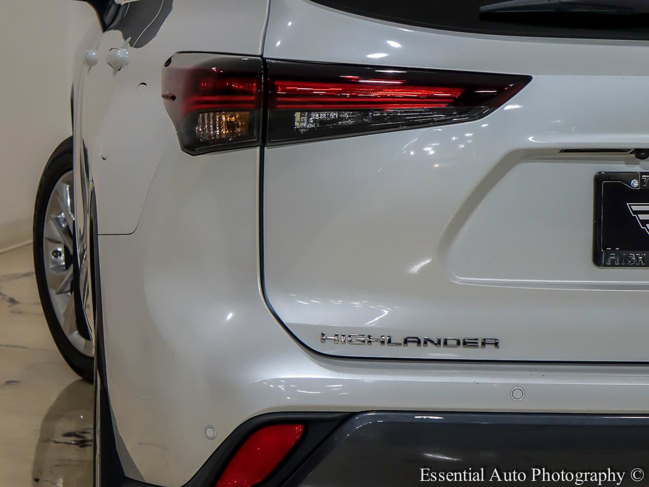 Used 2024 Toyota Highlander Limited AWD/4WD image 8