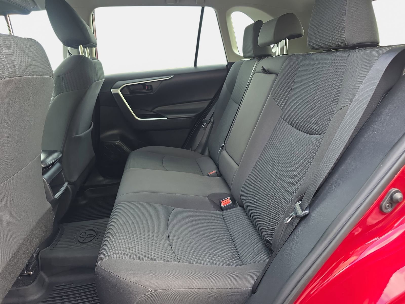 Used 2021 Toyota RAV4 LE image 13