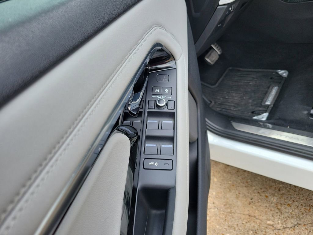 Used 2022 Land Rover Range Rover Evoque R-Dynamic SE image 10