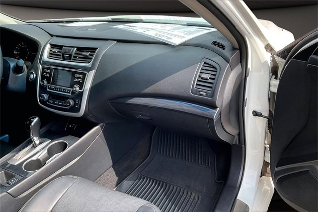 Used 2016 Nissan Altima 2.5 SL w/ Moonroof Package image 15