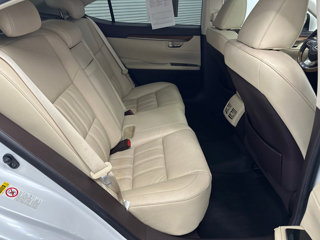 Used 2018 Lexus ES 300h w/ Luxury Package FWD image 17