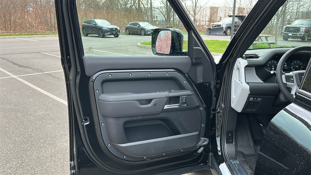 New 2026 Land Rover Defender 110 X-Dynamic SE image 8