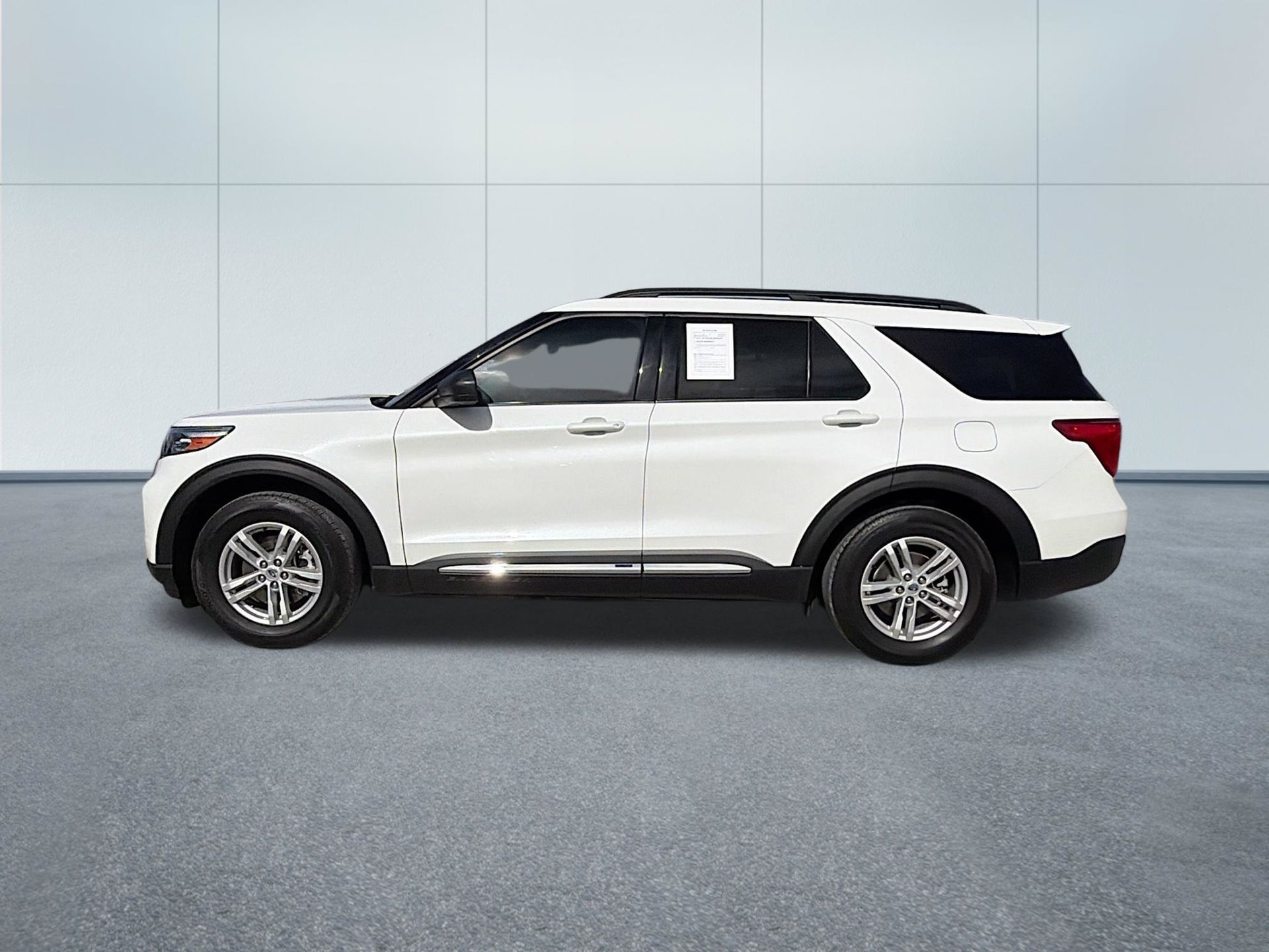 Used 2023 Ford Explorer XLT RWD image 10