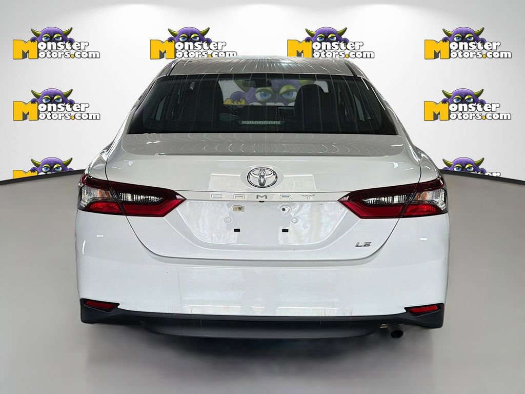 Used 2022 Toyota Camry LE FWD image 5