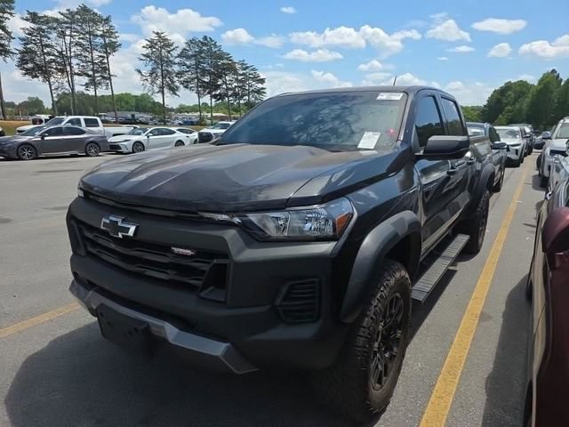 Used 2024 Chevrolet Colorado Trail Boss w/ Advanced Trailering Package AWD/4WD image 4