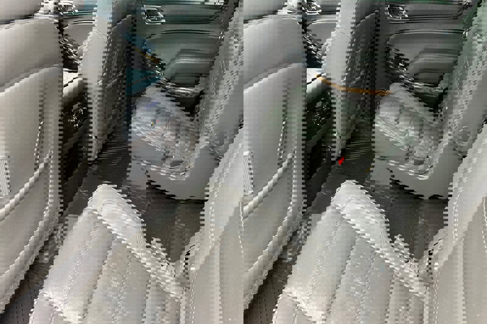 Used 2015 GMC Yukon Denali w/ Premium Package image 4