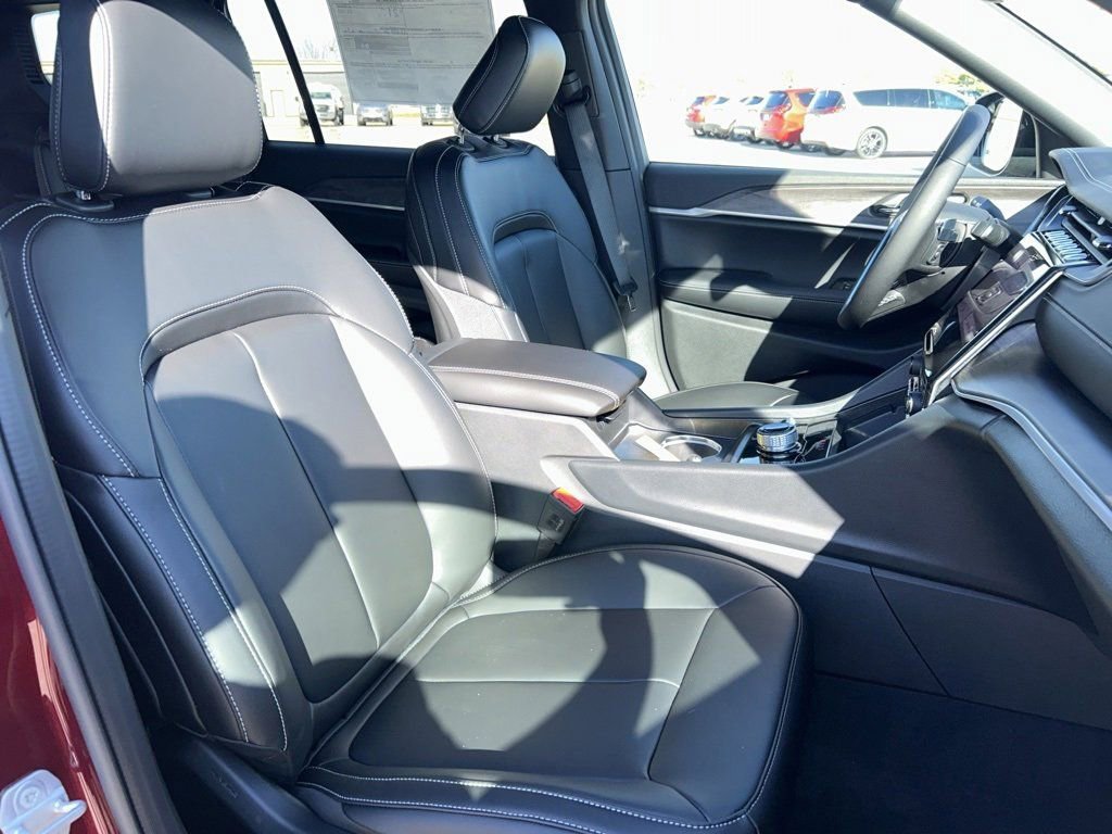 New 2025 Jeep Grand Cherokee L Limited w/ Black Appearance Package image 20