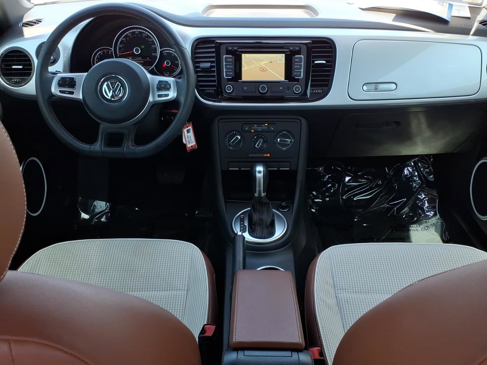 Used 2015 Volkswagen Beetle 1.8T Classic FWD image 18