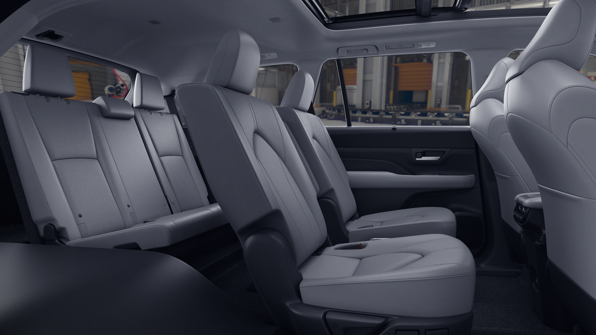 New 2026 Toyota Grand Highlander AWD Hybrid image 2