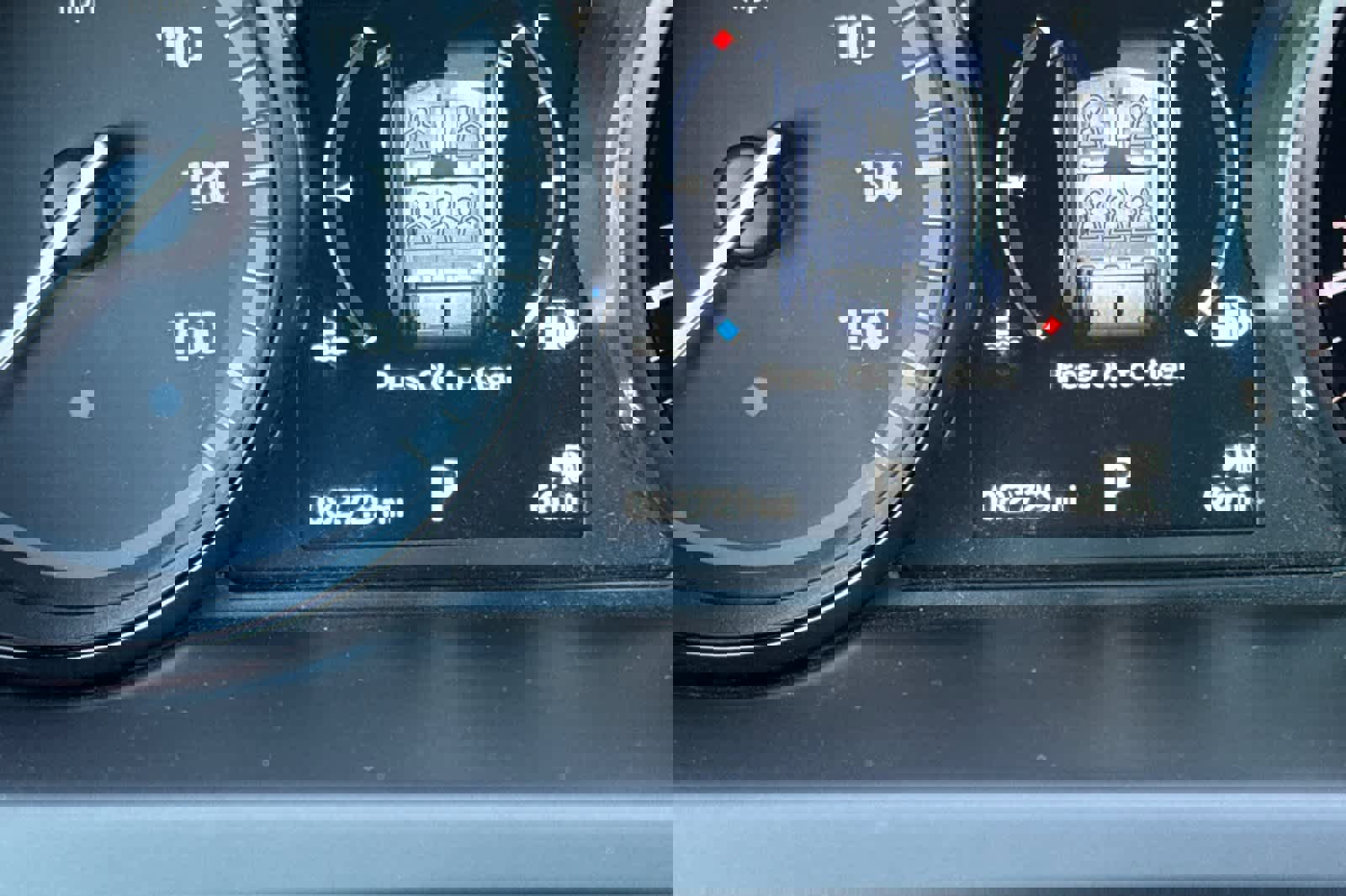 Used 2017 Land Rover Discovery Sport SE image 29