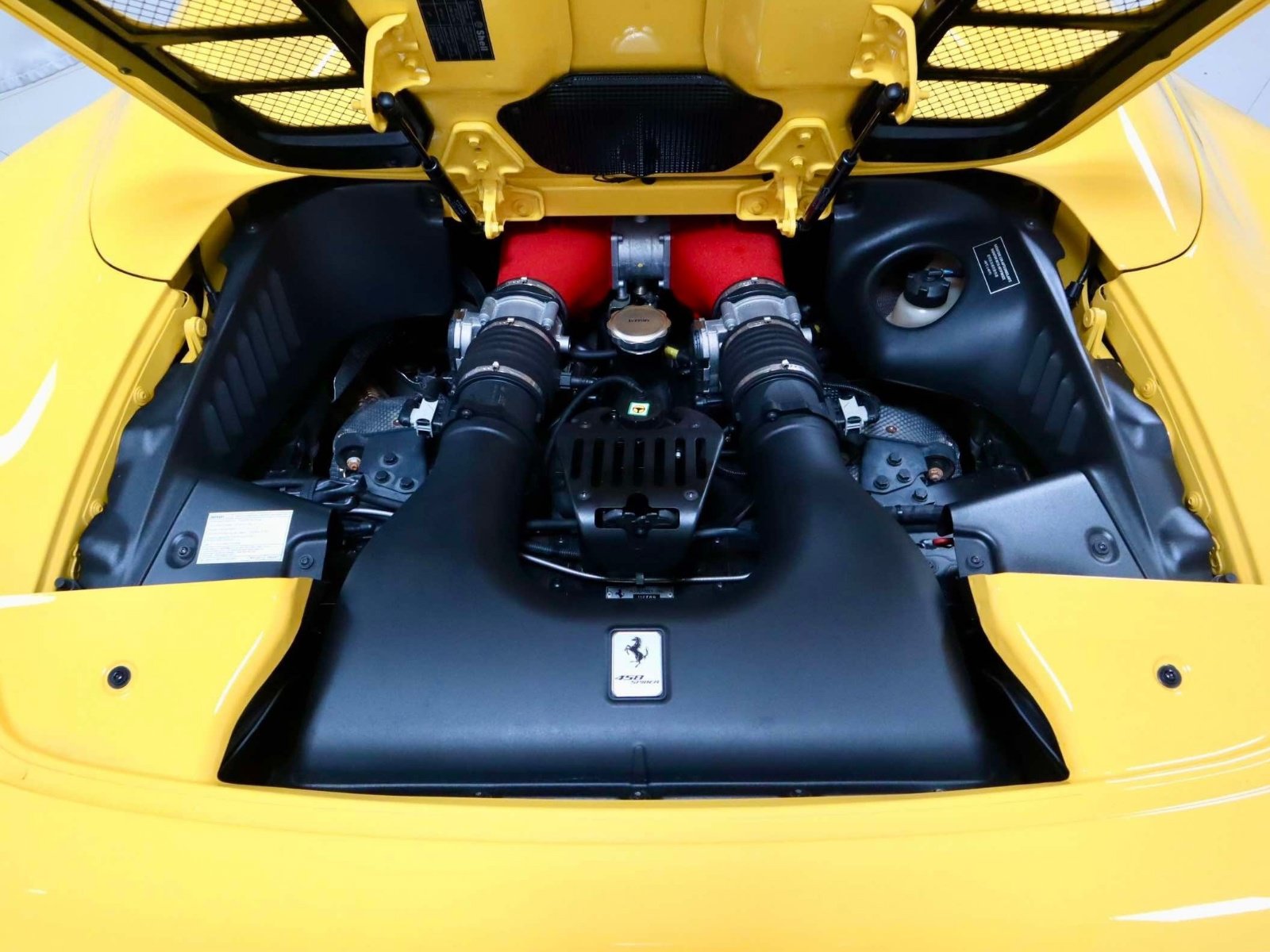 Used 2013 Ferrari 458 Spider RWD image 13