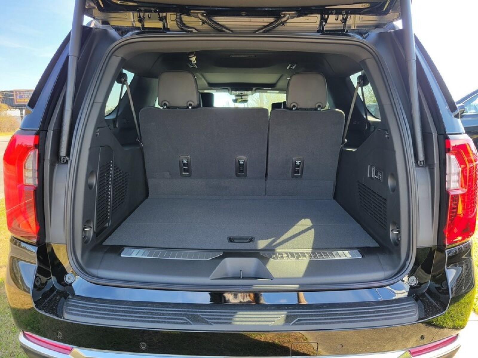 New 2026 GMC Yukon XL Denali w/ Denali Reserve Package RWD image 7