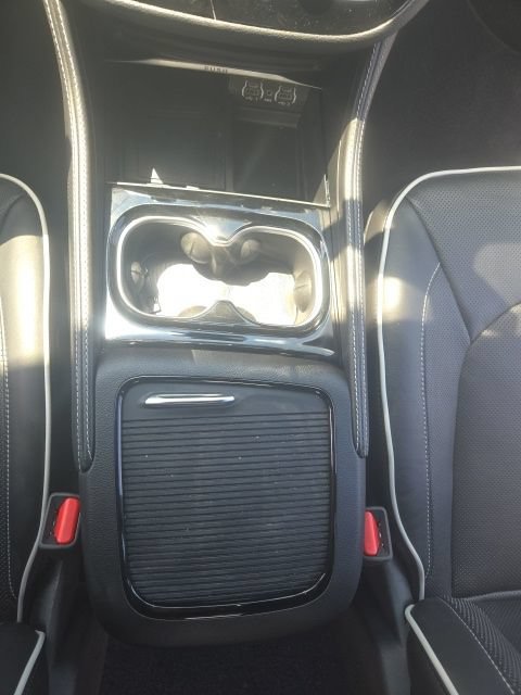 Used 2024 Chrysler Pacifica Premium FWD image 32