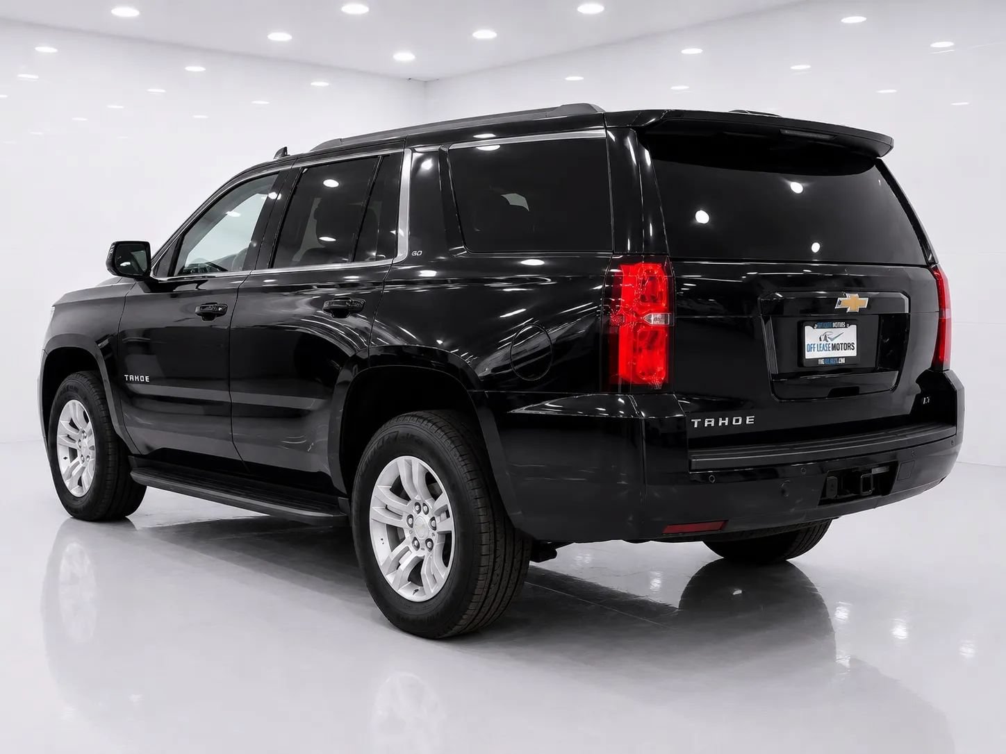 Used 2022 Chevrolet Suburban Premier AWD/4WD image 3